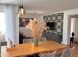 AMAO-Pearl - Business Apartment - Balcony - Parking