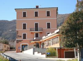 德拉斯特乐家旅馆，位于Sassoferrato的酒店