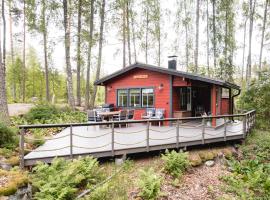 Villa Casanova - Private Seaside Cabin & Sauna Retreat，位于波尔沃的酒店