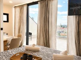 AAA Luxury Suites Split with Pool，位于斯普利特的酒店