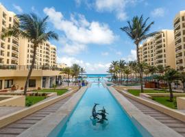 Holiday Inn Club Vacations The Royal Sands All Inclusive，位于坎昆的酒店