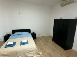 1 Grande Chambre Frigo privé