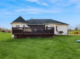 Peaceful lakeside retreat with hot tub, private pool, dock & paddle boards