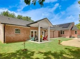 Walk to OU! Centrally Located Game-Day Getaway