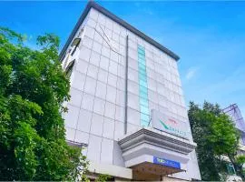 FabHotel Golden Emerald