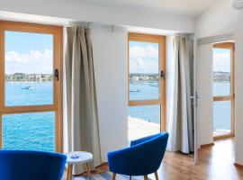 Umag apartment center seafront seaview old town 2，位于乌马格的酒店