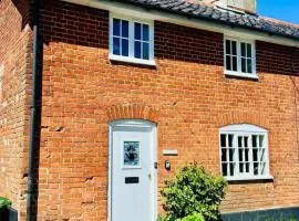 Cosy Suffolk Cottage Near Framlingham & Coast