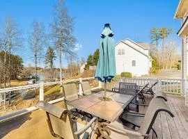Stellar lakefront oasis with kayaks, SUP, firepits, dock, & games - dog-friendly