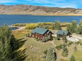 HENRYS REEL RETREAT: Private Beach Dock on Henrys Lake Garage Yellowstone