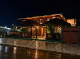 Modern 2 Bedroom Apartment Fast WiFi AC North Paramaribo