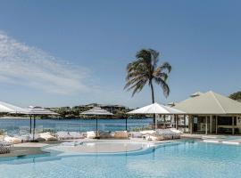 Novotel Sunshine Coast Resort，位于双水域的酒店