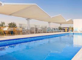 Novotel Sevilla，位于塞维利亚的酒店