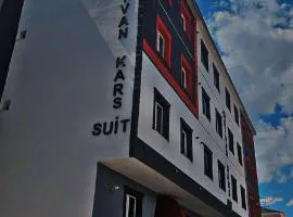 Divan Kars Suit