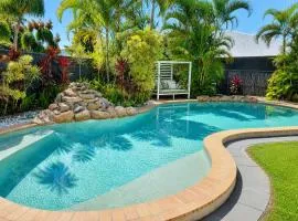 Charming & Spacious 5 Bedroom Bayside House with Pool
