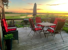 Cottage with sauna and kayaks，位于Hammarland的酒店
