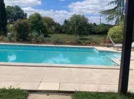Appartement à colombages indépendant avec piscine partagée avec le proprietaire