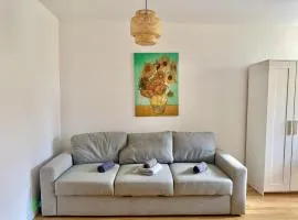 Modern Stylish Apartment near SCS