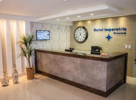 Hotel Imperatriz Premium，位于Telêmaco Borba的带停车场的酒店