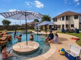 Luxurious Home with Huge Pool