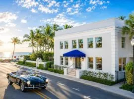 Designer condo w oceanfront & walk to Worth Ave