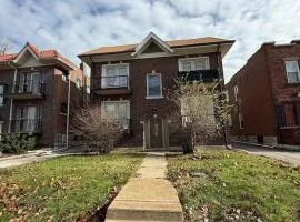 2BR w/ Kitchen & Living Room • Walk to Delmar Loop