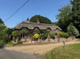 3 Bedrooms, 3 Double Beds, 6 Guests, Countryside Thatched Cottage