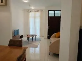 Modern 2BR Apartment at The Palace, Yakkala