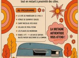 Caravane rétro et son écrin de verdure
