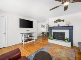 Peaceful Stay with Town Cove Access