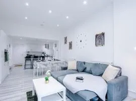 Bright & Charming Home in Hartford Sleeps 8
