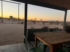 Cozy Desert Haven - Joshua Tree views and Hot Tub