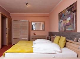 瑞拉克斯酒店，位于劳耶克特普利采的酒店