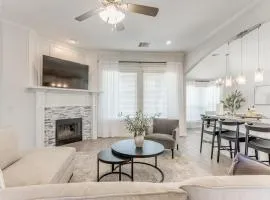 Spacious Modern Comfort Fabulous 15th!