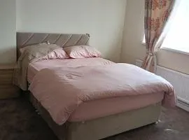 Double bedroom with shared facilities