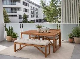 Private Upstairs Retreat, 1BR Apartment
