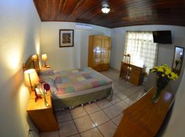 Hotel Posada Don Pantaleon，位于马那瓜奥古斯托·塞萨尔·桑地诺国际机场 - MGA附近的酒店