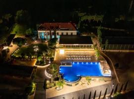 Arados Resort，位于Bdibbā的酒店