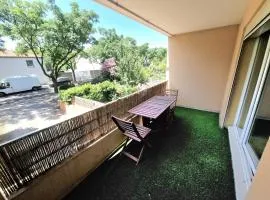 T2 avec terrasse au soleil proche centre