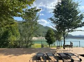 Paltinu Lake Villas