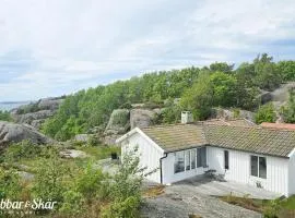 Skärgårdshus bland Bohusläns klippor SE09181
