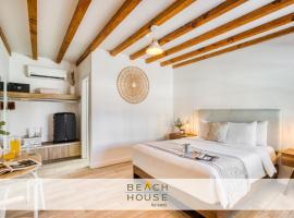 Beach House by ULIV，位于恩塞纳达港的酒店