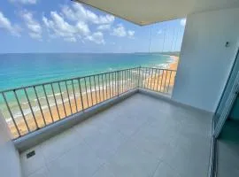 Cozy Beachfront Condo with pool