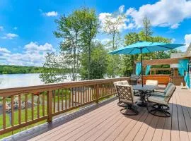 Lakefront Pocono Retreat w/ Hot Tub & Movie Hub