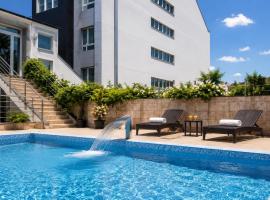 Prezident Hotel Novi Sad - Outdoor Pool & Spa，位于诺维萨德的酒店