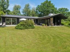 Lovely Holiday Base Near Beach And Attractions