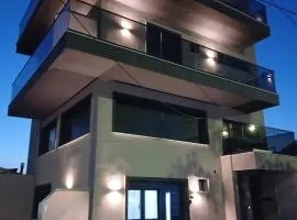 Moustakas αppartment 101
