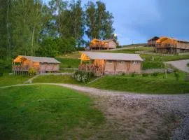 "Wioska Wakacyjna Glamila" Mazury, nad jeziorem, podgrzewany basen, Glamping i domki rodzinne