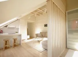 Old Town Apartment with FREE Parking