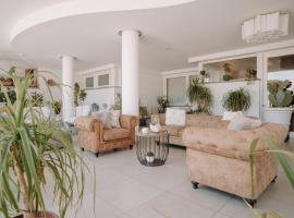 Lula Hotel - Ex Love & Fama Hotel,位于萨包迪亚的酒店