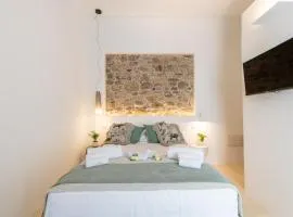Pedra - Room in Historic Home - Pula Center